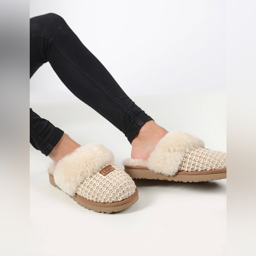 UGG® Women’s Cozy Knit Slipper in Charcoal Like New - Picture 8 of 15